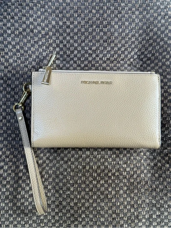 Michael Kors Jet Set Large Zip Clutch Wallet wristlet w/pebbled leather. - Picture 1 of 16